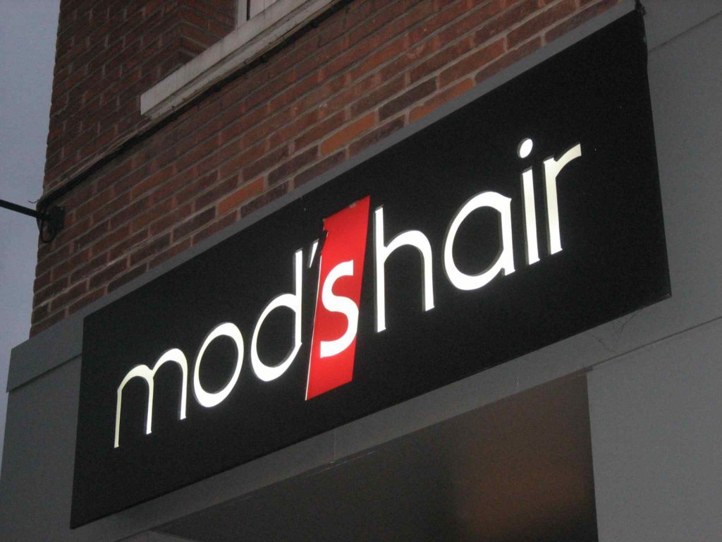 enseigne caisson lumineux mod'shair coiffeur hazebrouck