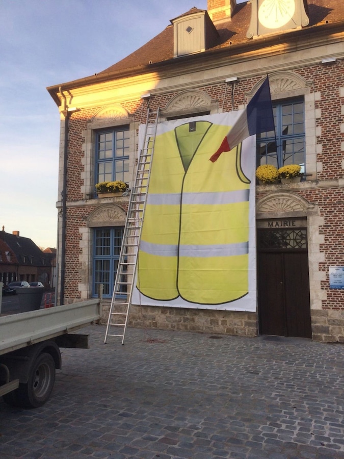 bache gilet jaune grand format Hazebrouck