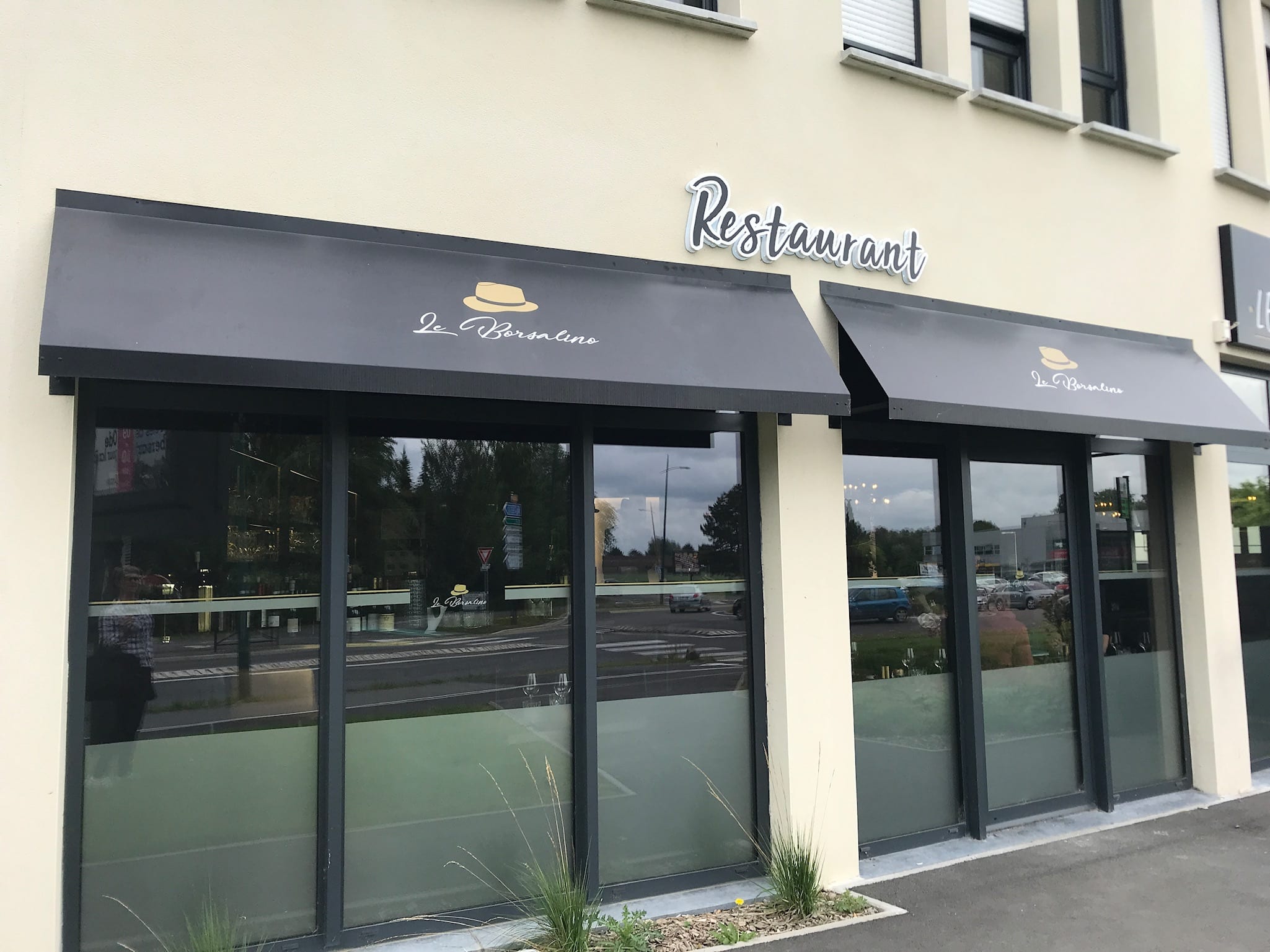enseigne panneaux plats Borsalino