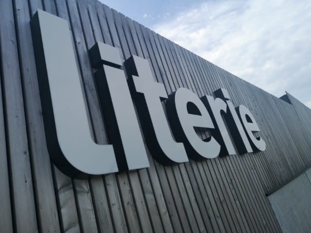 enseigne lettres découpées literie