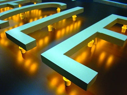 lettres découpées lumineuses
