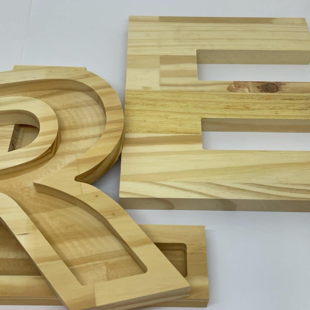 lettre en bois décorative