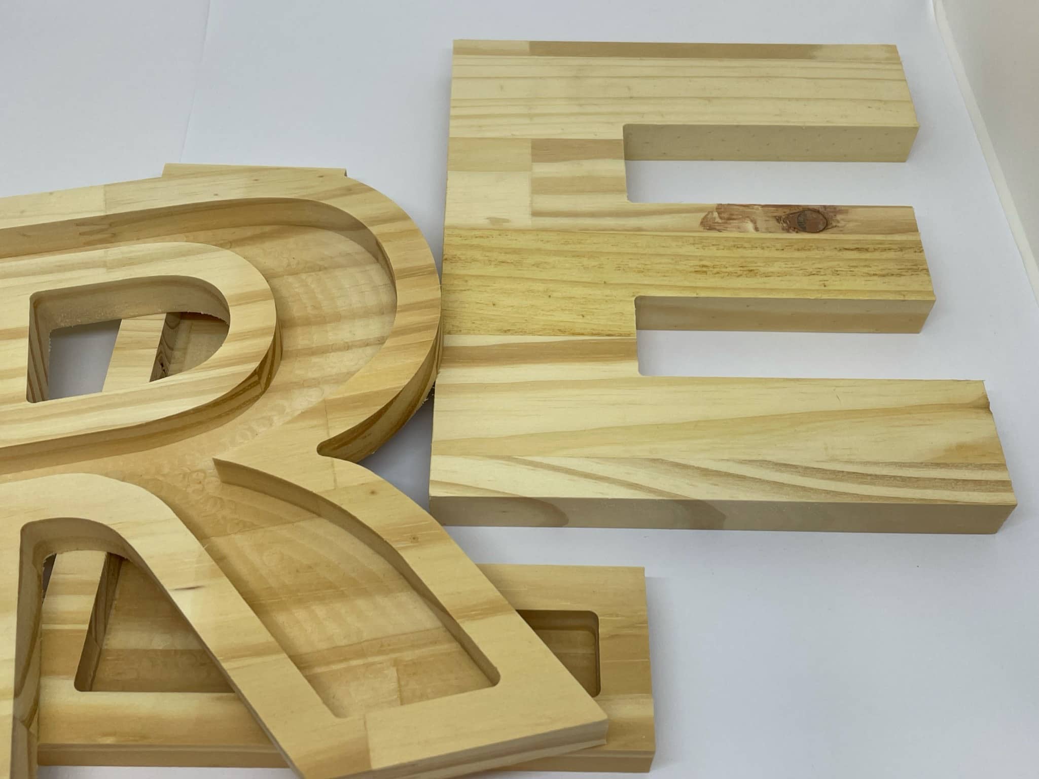 lettre en bois décorative